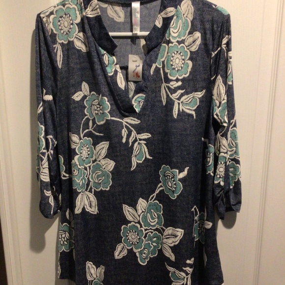 NWT Women’s Floral Mermaid Cove 3/4 Button Roll Up Sleeve Top - Size Small - Picture 1 of 4